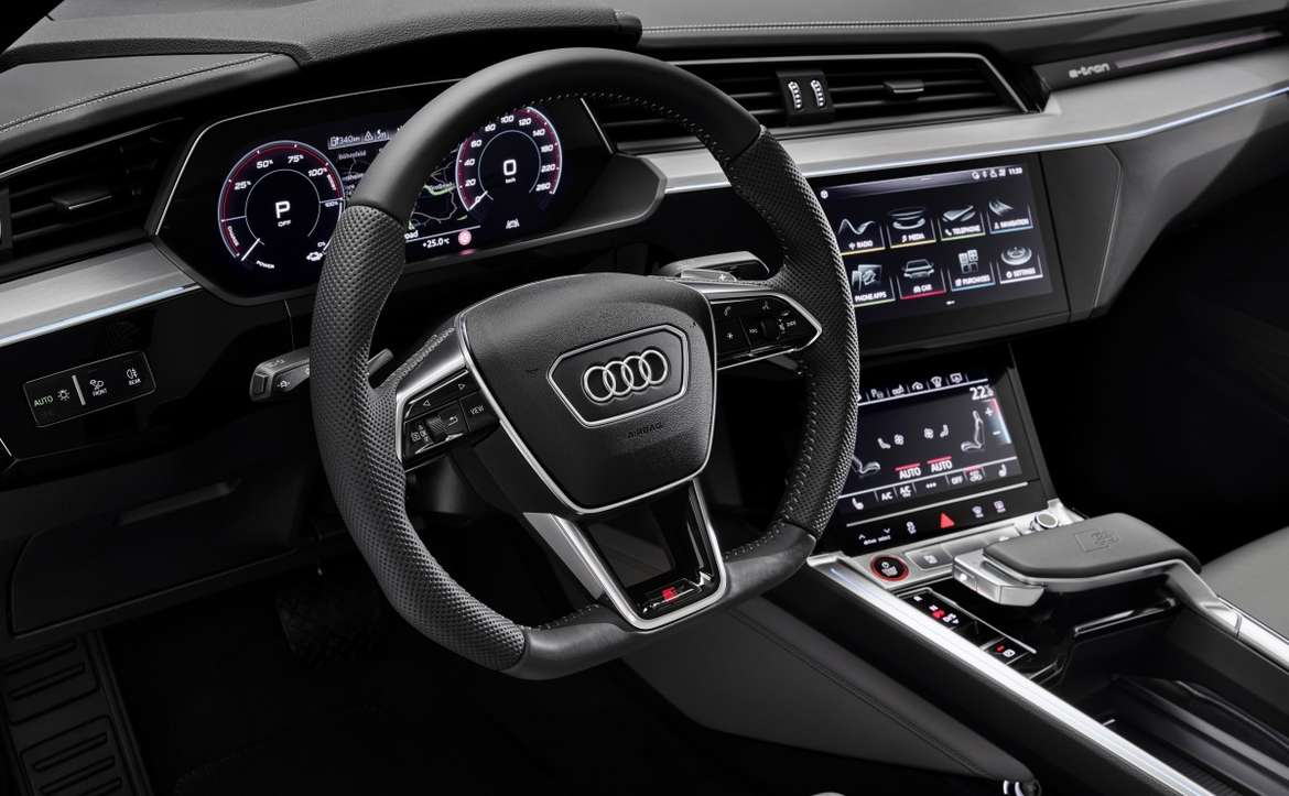 Электрокроссоверы Audi e-tron и e-tron Sportback получили новую топ-версию