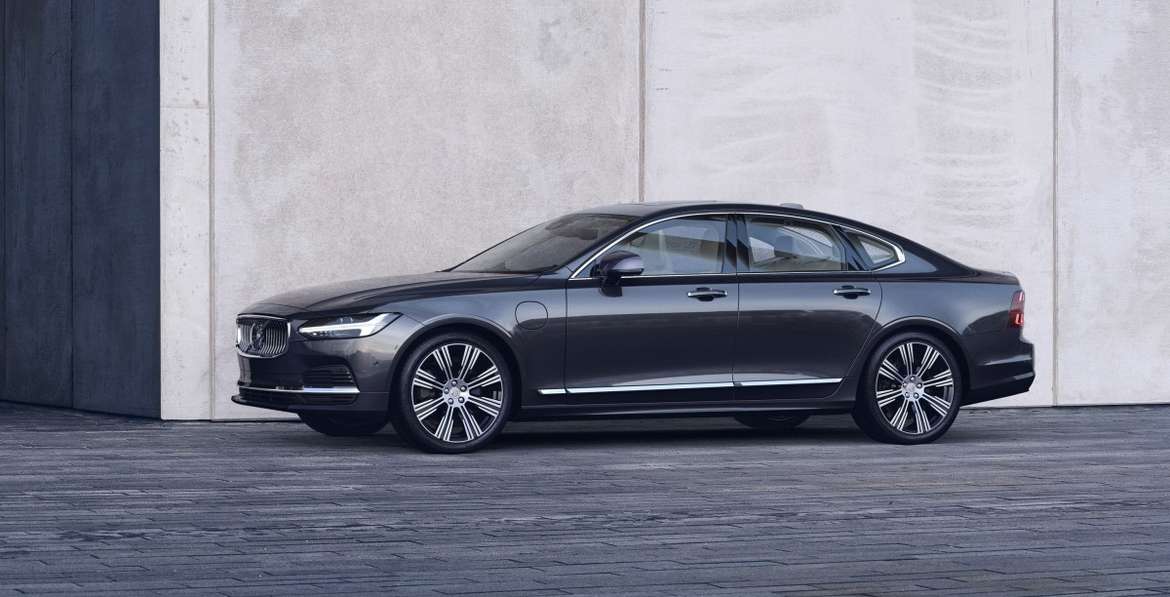 Volvo представила в России обновленные S90 и V90 Cross Country