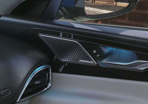 Jaguar обновил седан XE