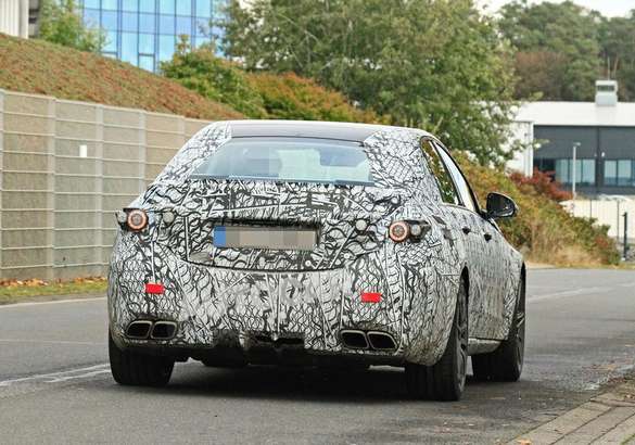 Новый Mercedes-AMG C63 станет двухлитровым «гибридом»