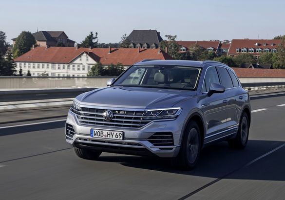 Volkswagen начал принимать заказы на гибридные версии нового Touareg