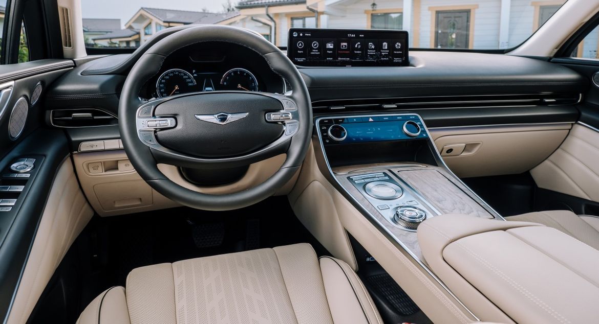Genesis представил в России кроссовер GV80 и бизнес-седан G80
