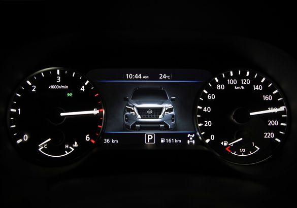 Nissan обновил пикап Navara