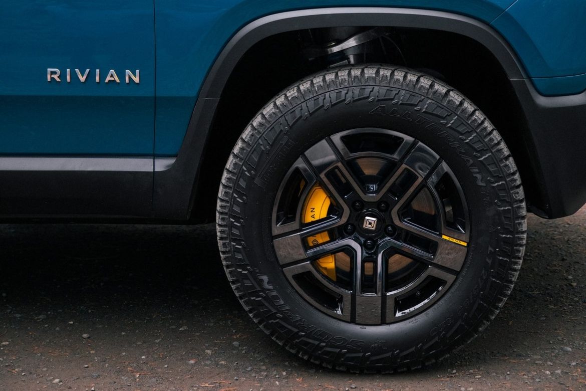 Электропикапы и внедорожники Rivian «поедут» на шинах Pirelli
