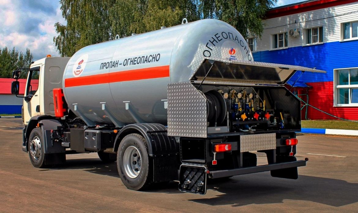 DAF передал российскому клиенту первый застроенный грузовик