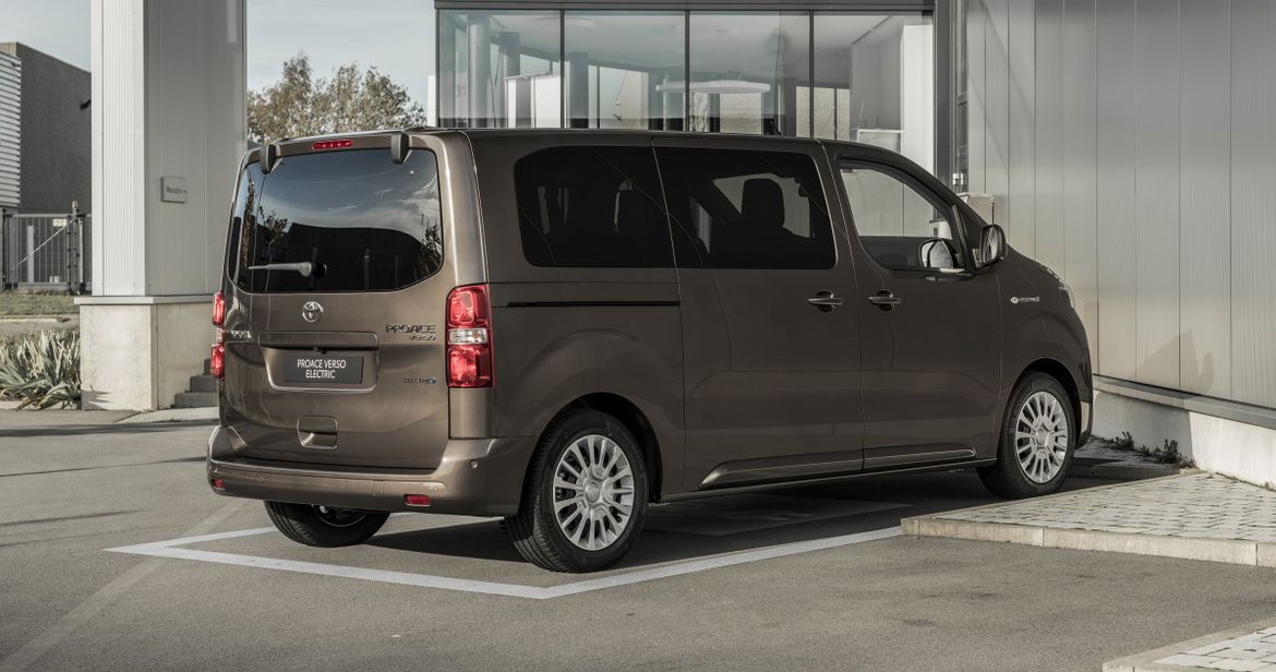 Toyota представила электровэн на базе ProAce