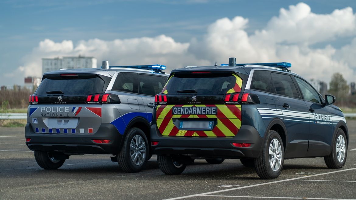 Полиция и жандармерия Франции будут ездить на новых Peugeot 5008
