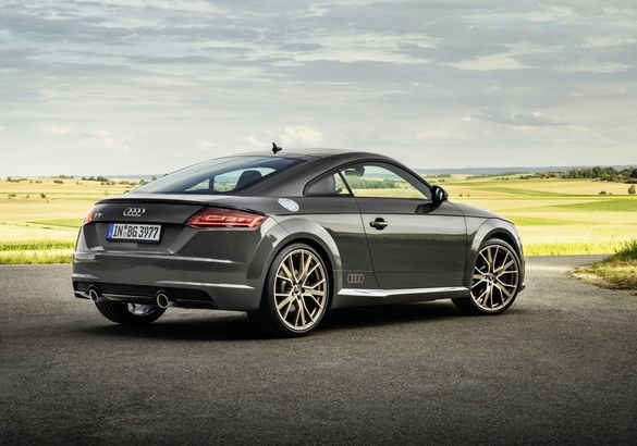 Купе и родстер Audi TT получат спортивный стайлинг-пакет и новую линию оснащения