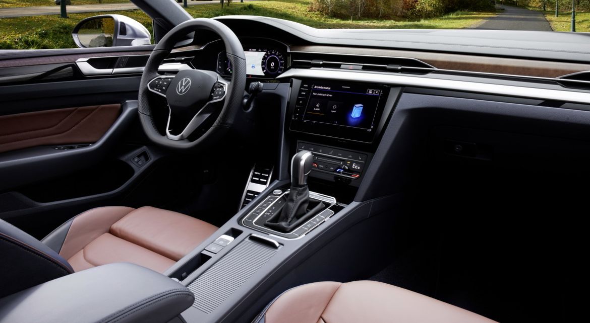 Volkswagen Arteon стал подключаемым гибридом