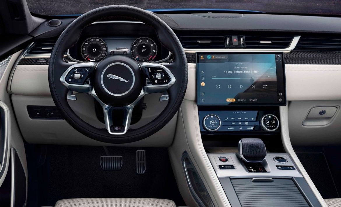 Jaguar представил обновленный F-Pace SVR