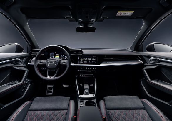 Audi представила мощный гибрид на базе нового A3 Sportback