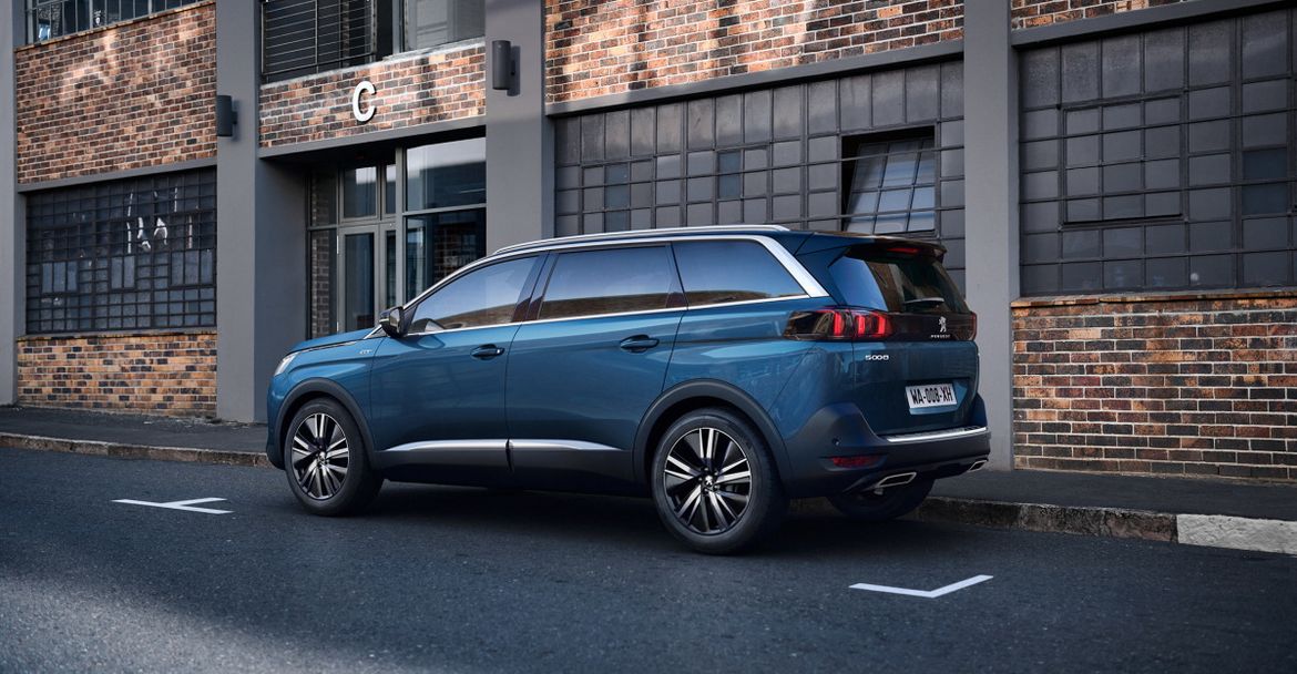 Обновленные Peugeot 3008 и 5008 получили российские ценники