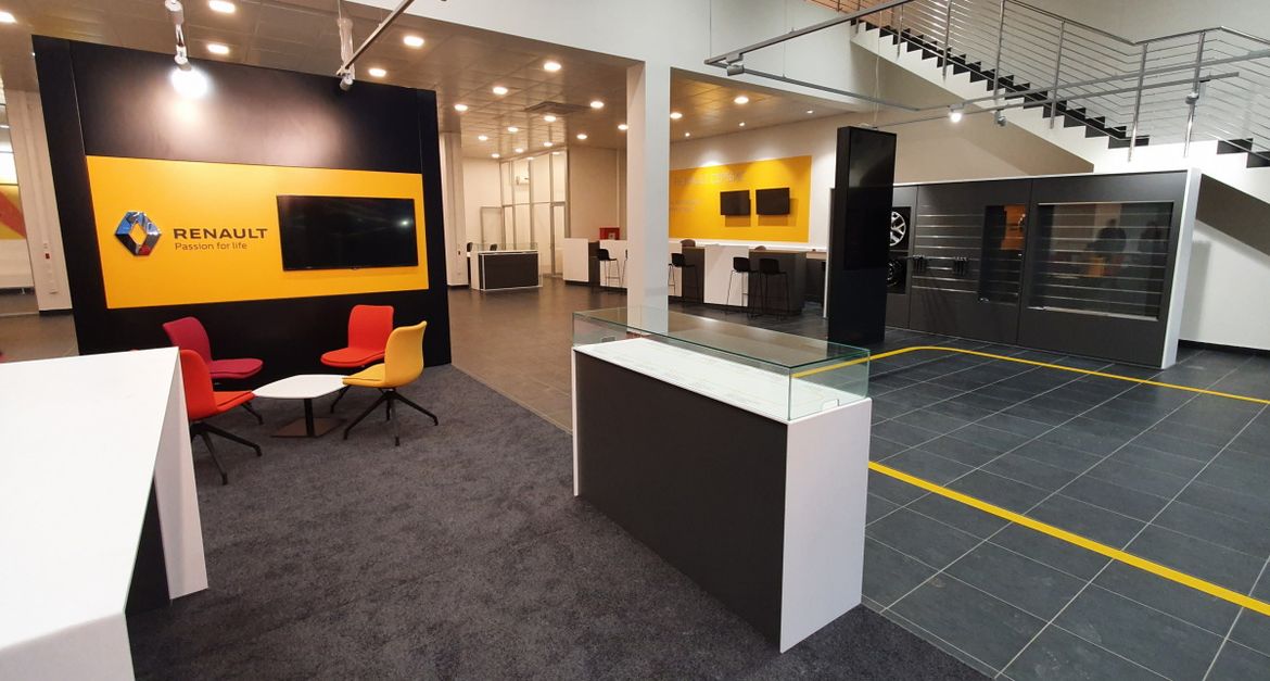 В России открылся первый дилерский центр Renault в новой концепции