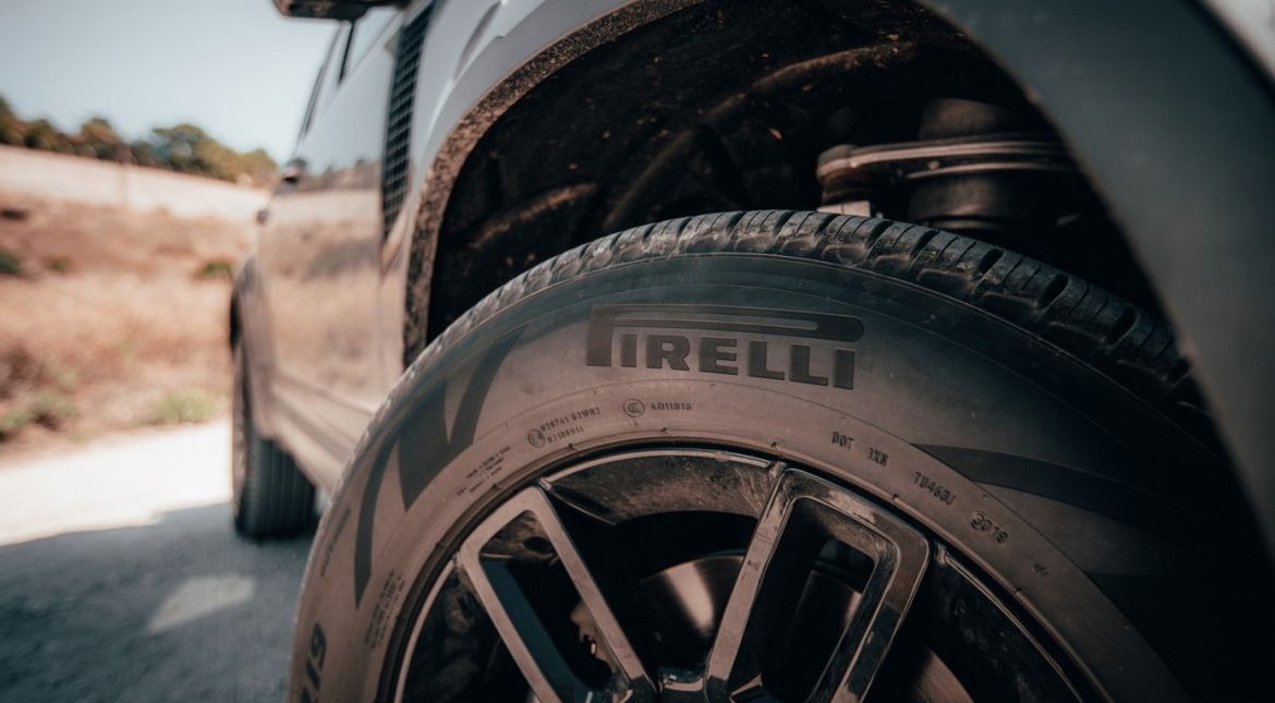 Новый Land Rover Defender получит шины Pirelli