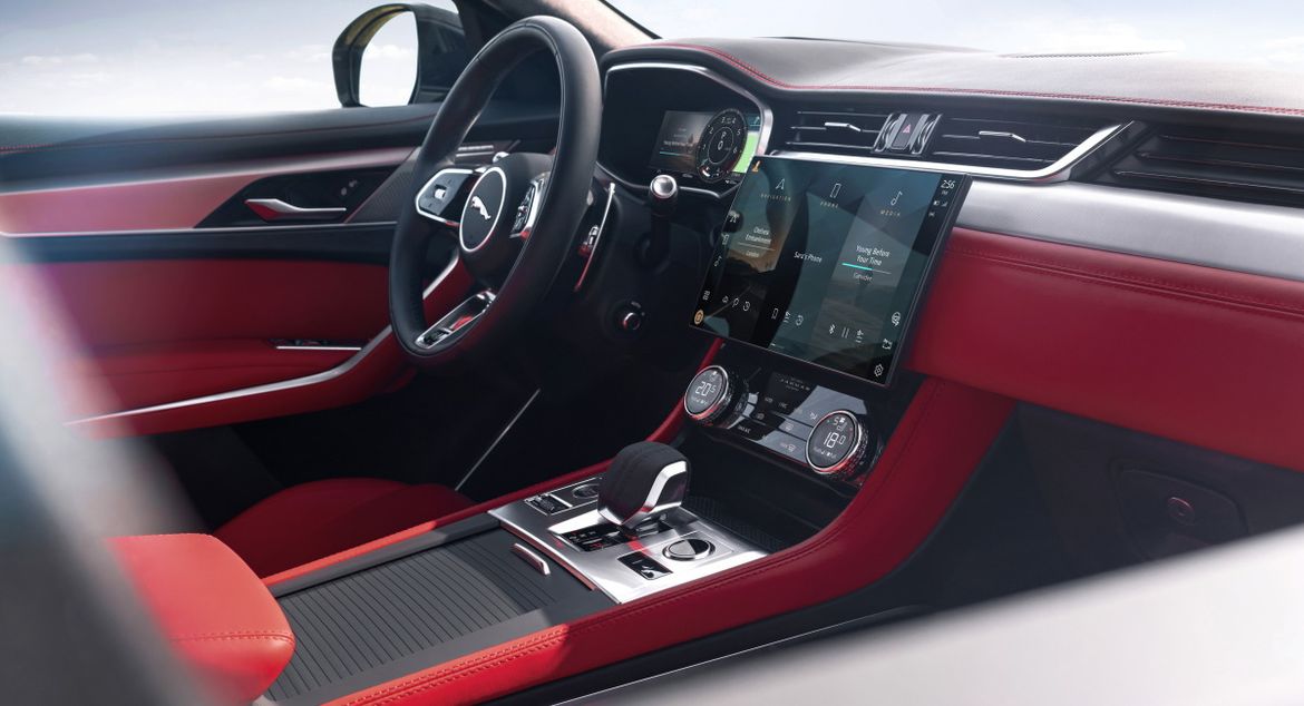 Jaguar «оценил» в рублях обновленный F-Pace