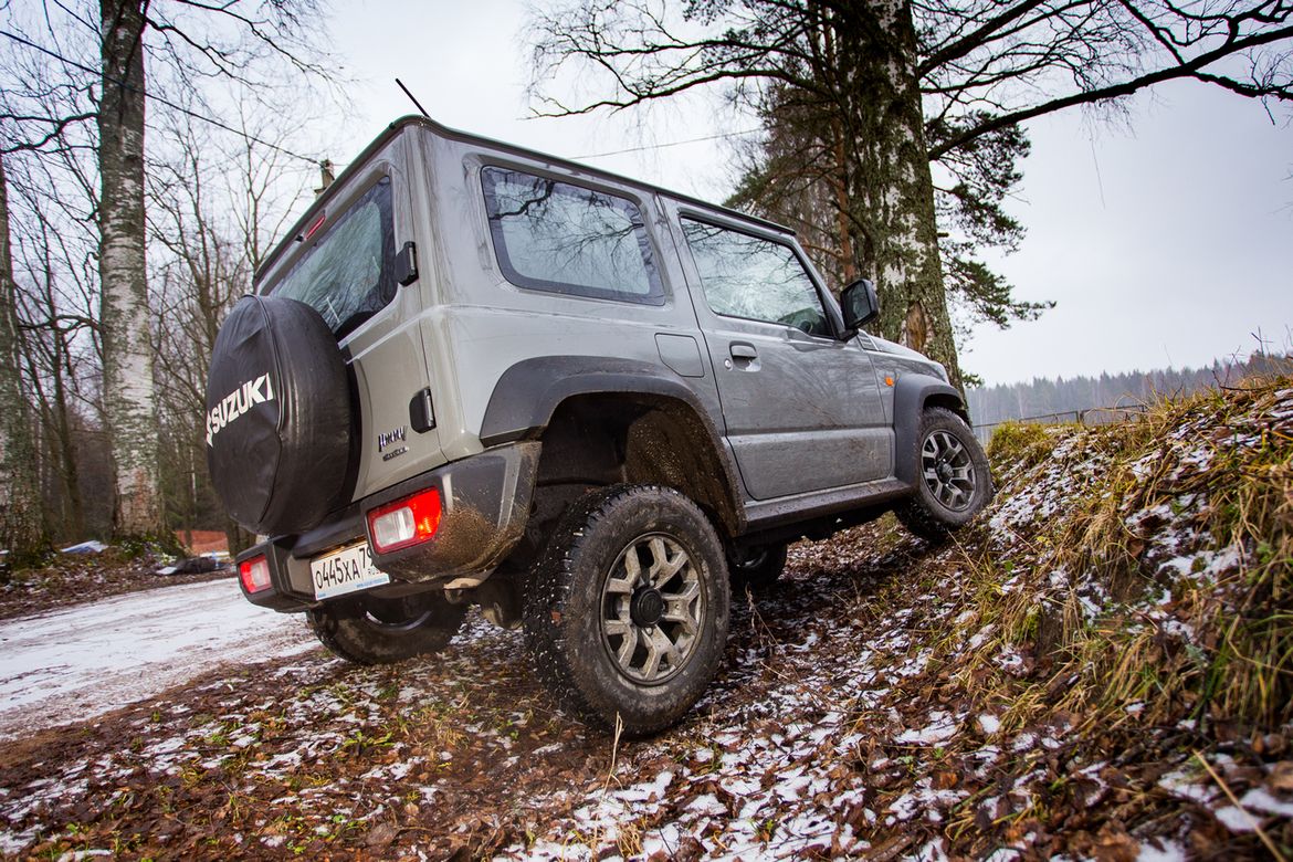 Тест-драйв нового Suzuki Jimny против багги: внедорожное веселье