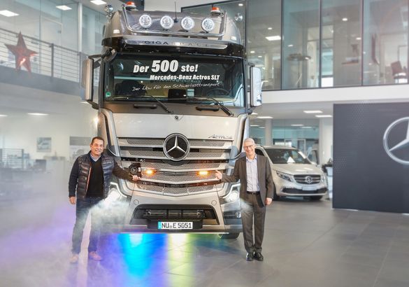 Mercedes выпустил пятисотый Actros SLT