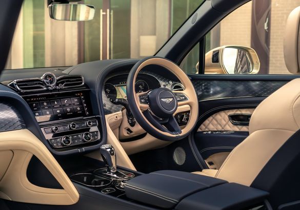 Bentley обновил гибридный Bentayga