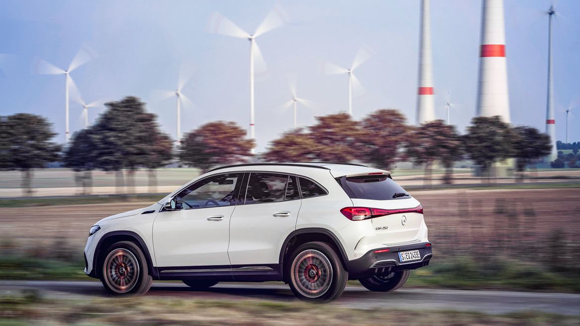 Mercedes представил компактный электрокроссовер EQA