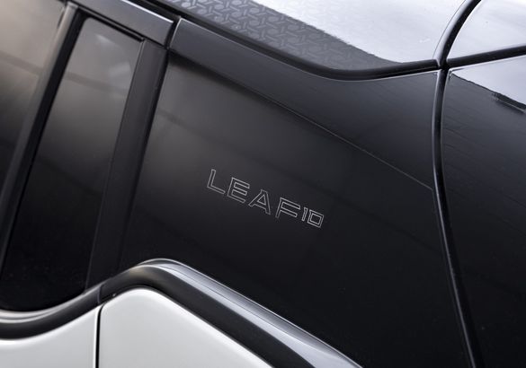 Nissan выпустил юбилейную спецверсию Leaf