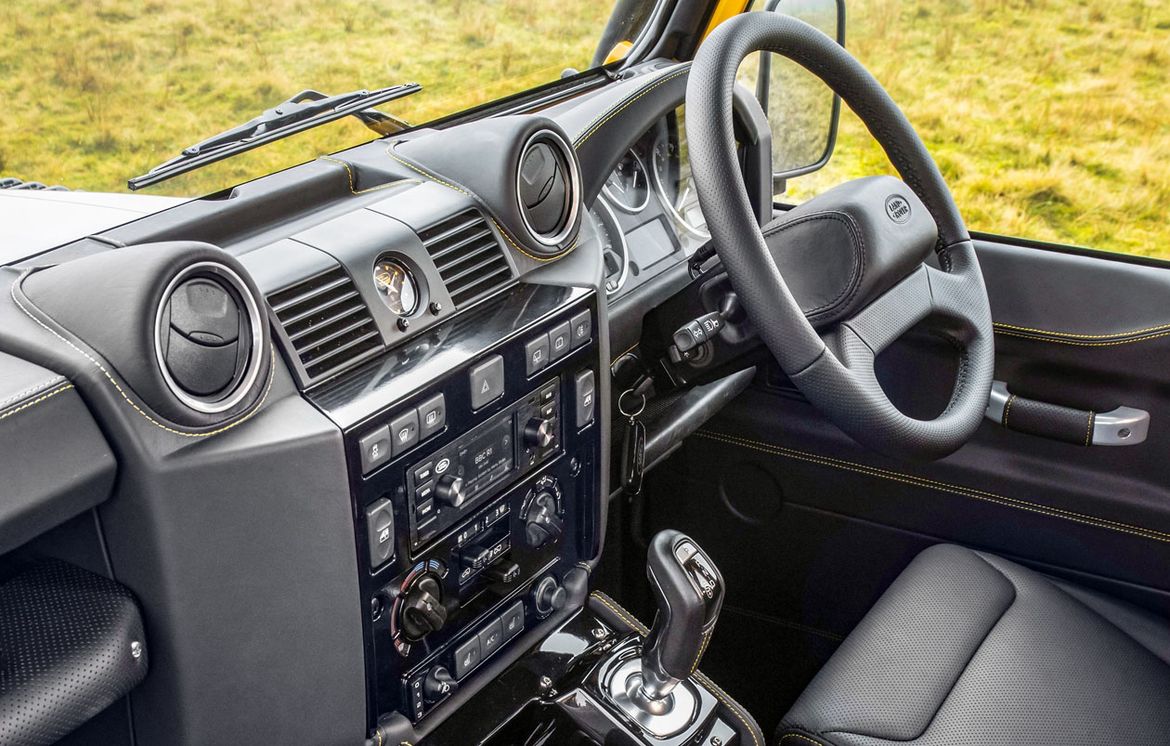 Land Rover выпустит классический Defender ограниченной серией