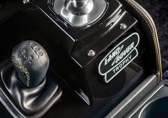 Land Rover выпустит классический Defender ограниченной серией