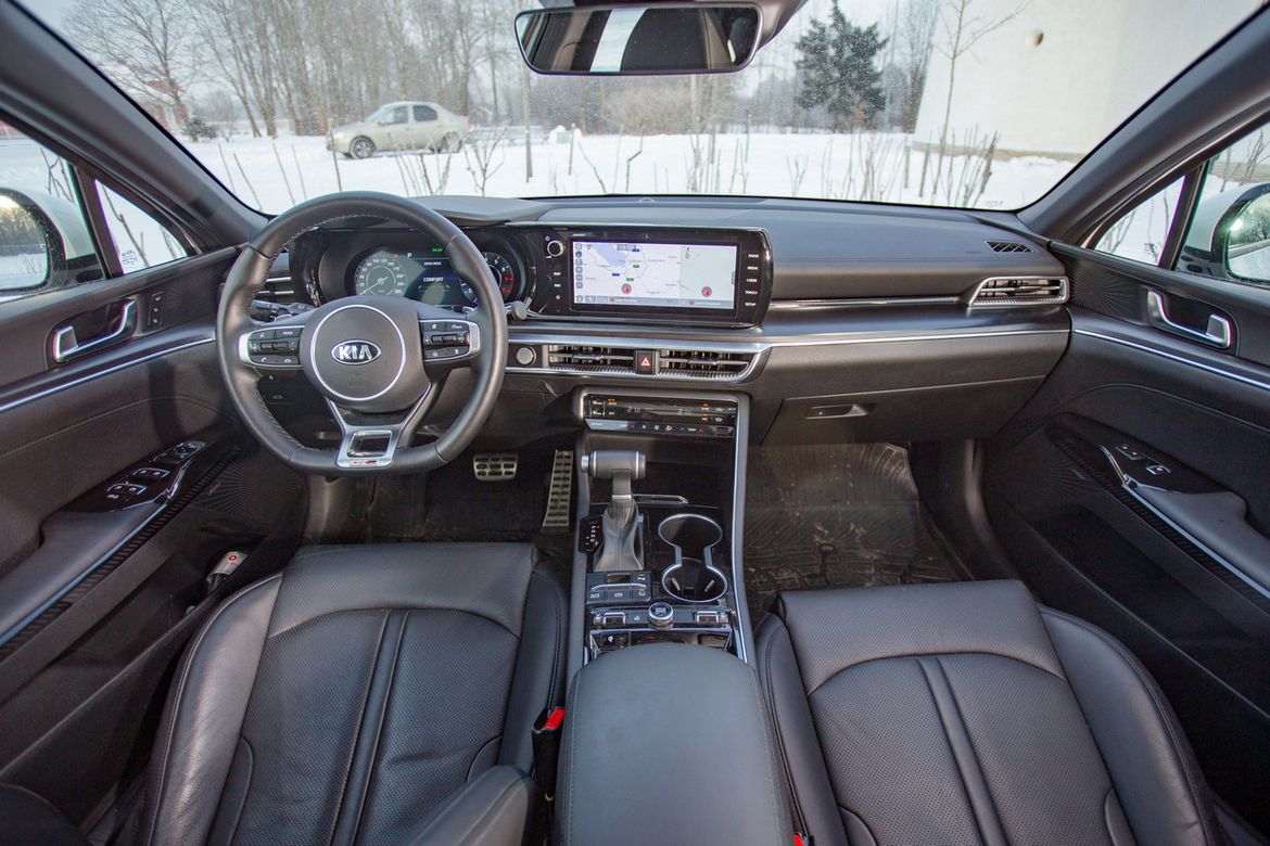 Тест-драйв Volkwagen Passat 2.0 TSI против Kia K5 2.5 GDI: обгон на финише