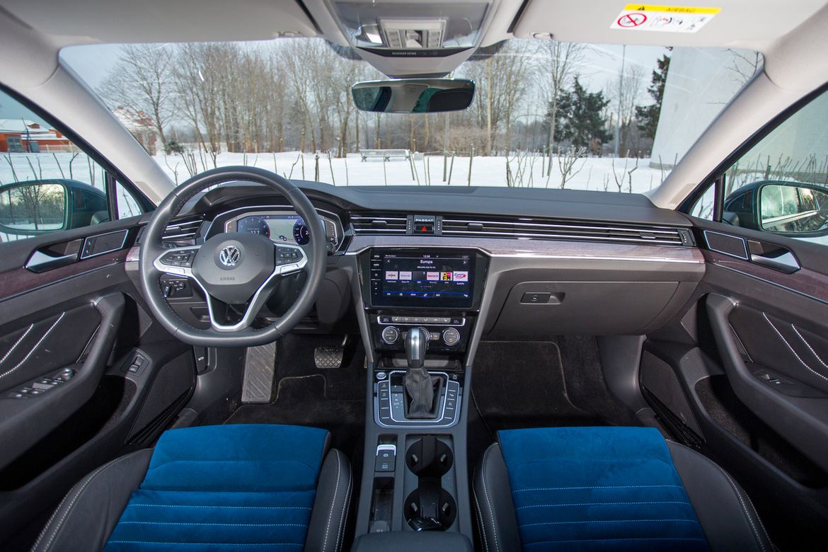 Тест-драйв Volkwagen Passat 2.0 TSI против Kia K5 2.5 GDI: обгон на финише