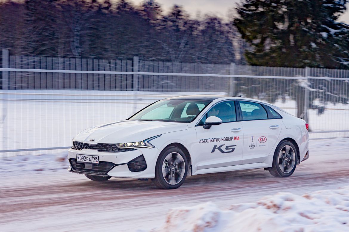 Тест-драйв Volkwagen Passat 2.0 TSI против Kia K5 2.5 GDI: обгон на финише