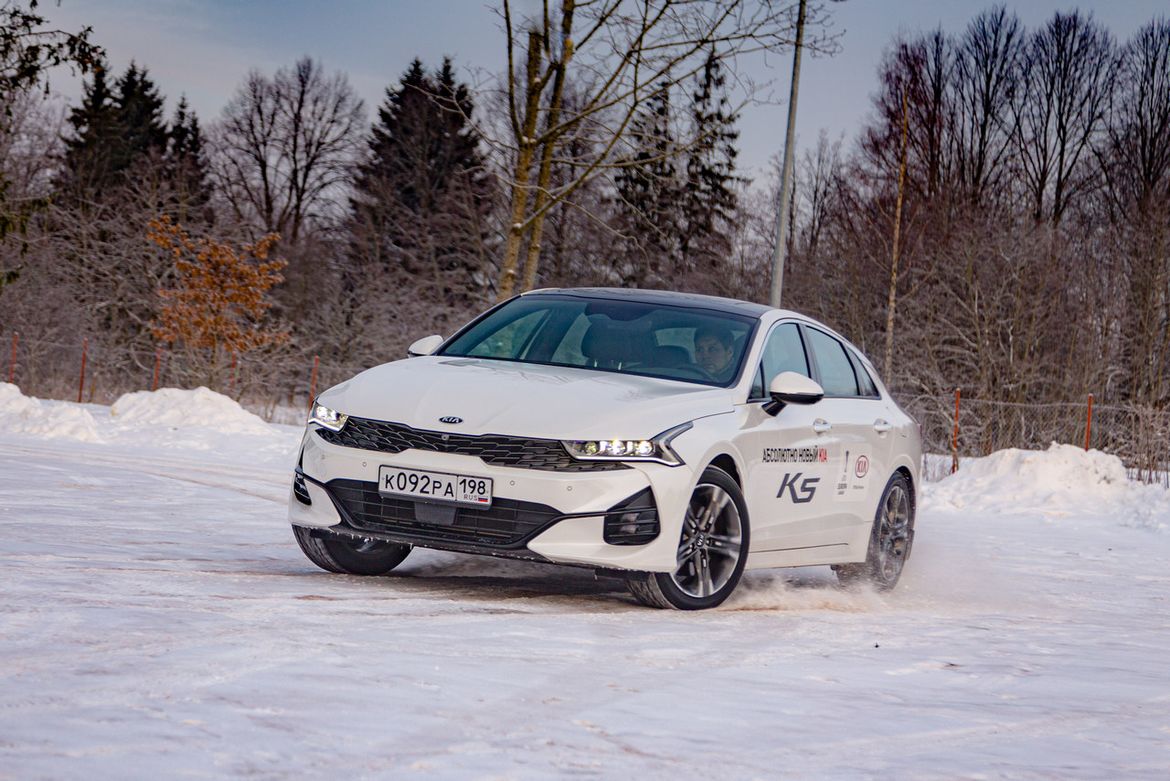 Тест-драйв Volkwagen Passat 2.0 TSI против Kia K5 2.5 GDI: обгон на финише