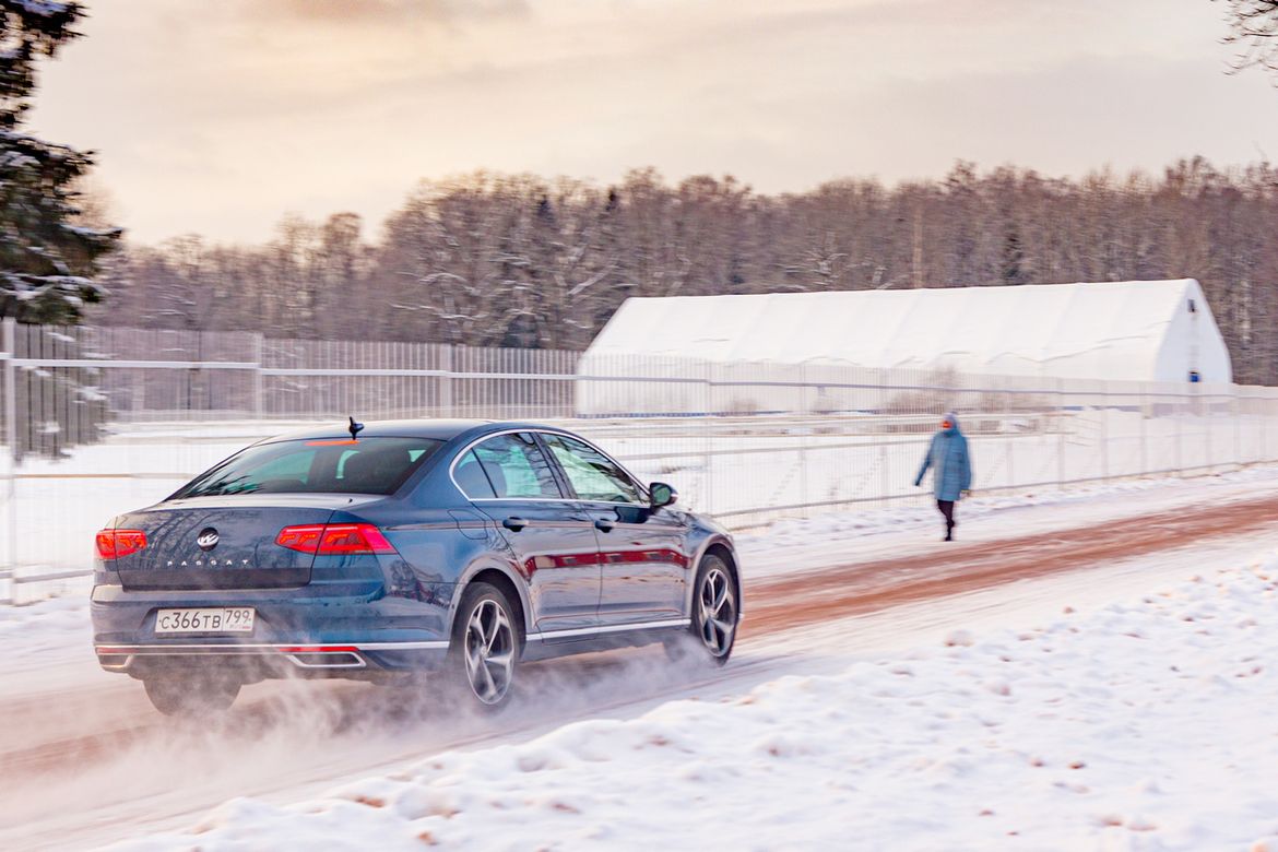 Тест-драйв Volkwagen Passat 2.0 TSI против Kia K5 2.5 GDI: обгон на финише