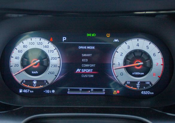 Тест-драйв Volkwagen Passat 2.0 TSI против Kia K5 2.5 GDI: обгон на финише