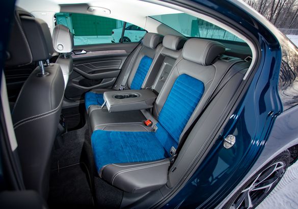 Тест-драйв Volkwagen Passat 2.0 TSI против Kia K5 2.5 GDI: обгон на финише