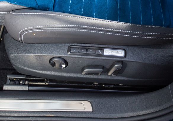 Тест-драйв Volkwagen Passat 2.0 TSI против Kia K5 2.5 GDI: обгон на финише