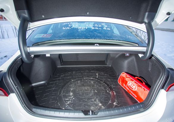 Тест-драйв Volkwagen Passat 2.0 TSI против Kia K5 2.5 GDI: обгон на финише