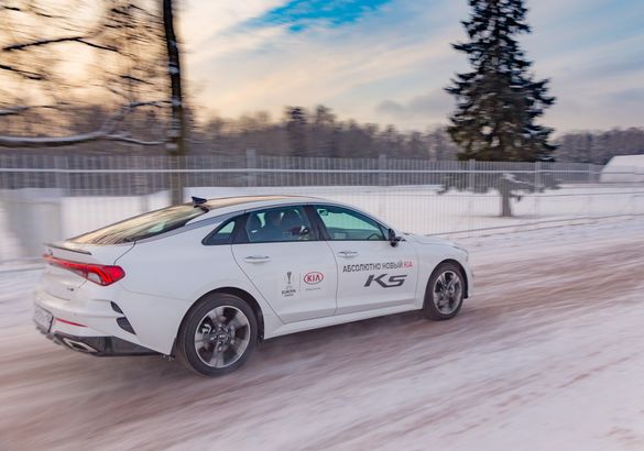 Тест-драйв Volkwagen Passat 2.0 TSI против Kia K5 2.5 GDI: обгон на финише