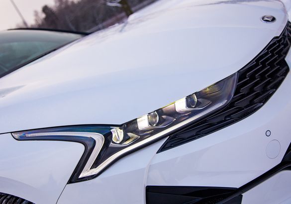 Тест-драйв Volkwagen Passat 2.0 TSI против Kia K5 2.5 GDI: обгон на финише