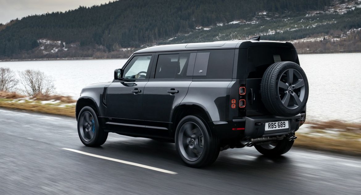 Новый Land Rover Defender получил мотор V8