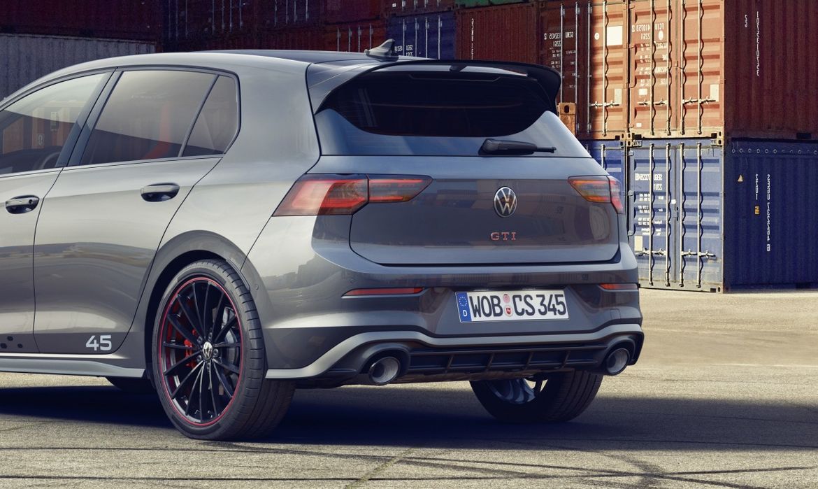 Volkswagen отметит 45-летие Golf GTI выпуском юбилейной спецверсии модели