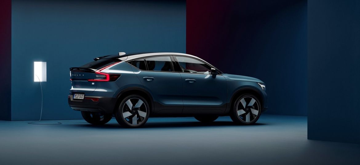 Новый Volvo C40 стал электрическим кросс-купе