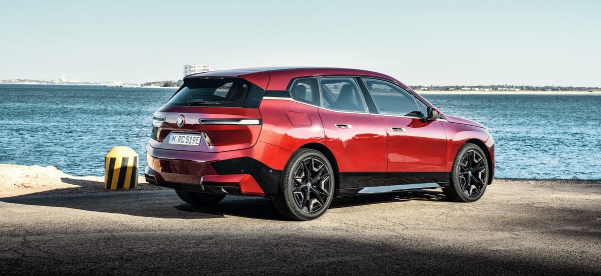 Новый BMW iX «доедет» до России в 2022 году