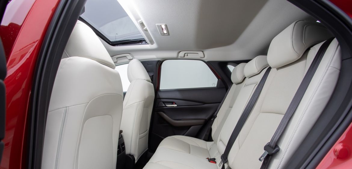 Новая Mazda CX-30 получила люк Webasto