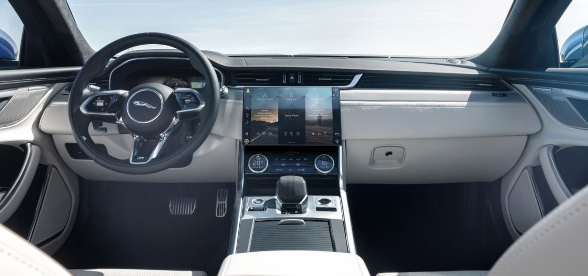 Jaguar «оценил» в рублях обновленный XF