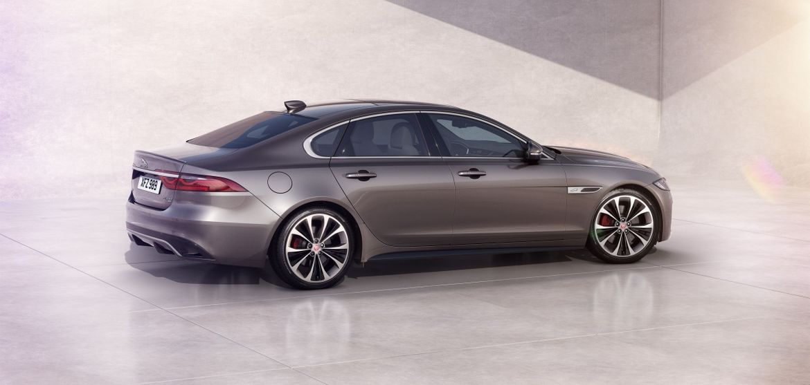 Jaguar «оценил» в рублях обновленный XF