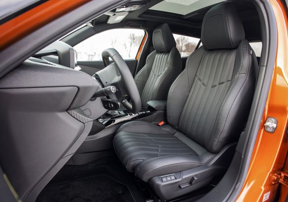 Тест-драйв нового Peugeot 2008: доктор Джекил или мистер Хайд?
