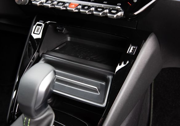 Тест-драйв нового Peugeot 2008: доктор Джекил или мистер Хайд?