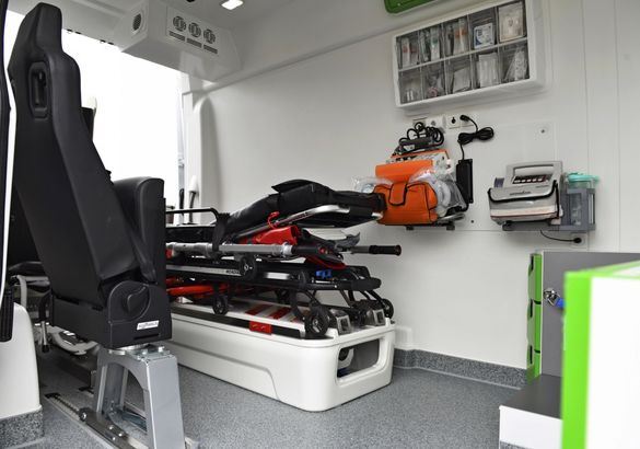 Mercedes представил электрическую «скорую» на базе eSprinter