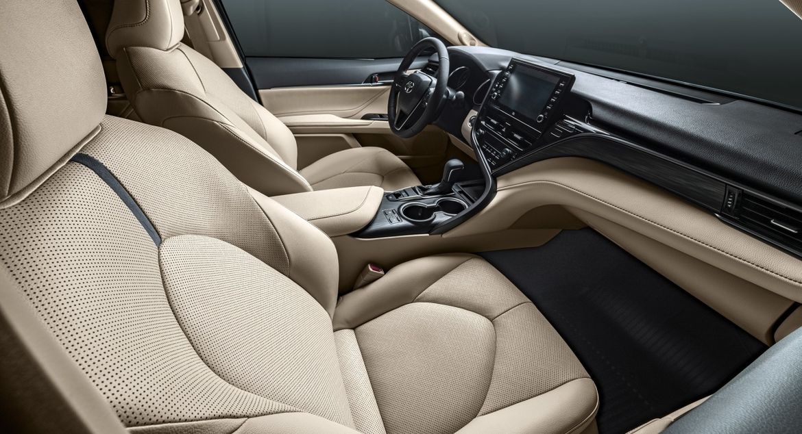 Обновленная Toyota Camry «доехала» до российских дилеров