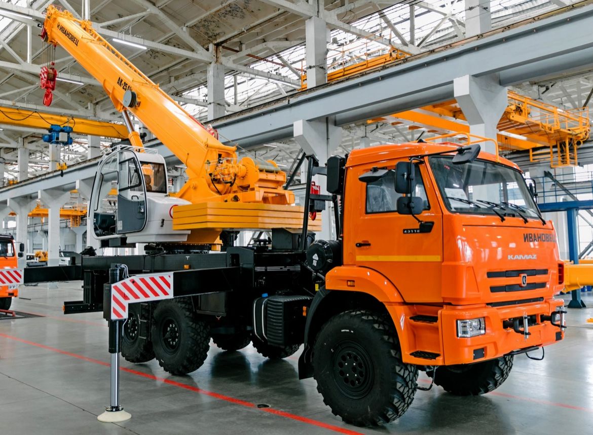 ИМЗ «Автокран» выпустил новую 25-тонную модель