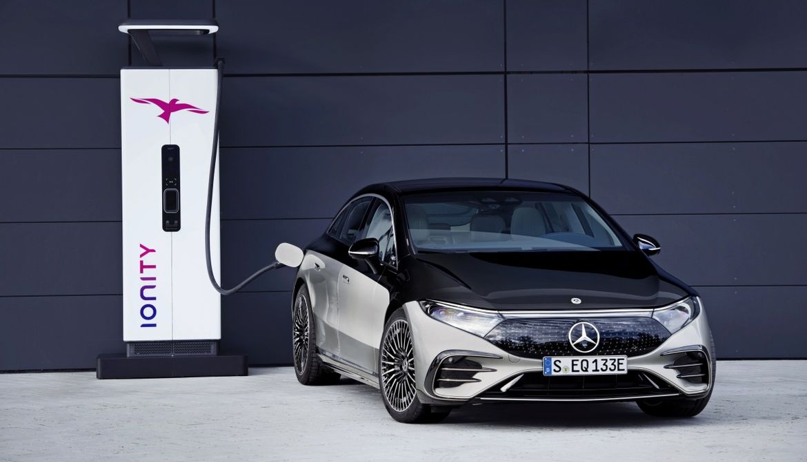 Mercedes представил новый EQS